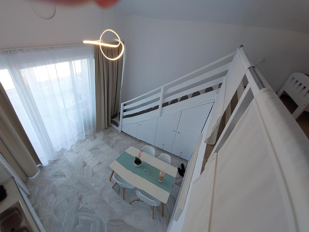 Nefeli Seaside Apartments Polychrono Extérieur photo